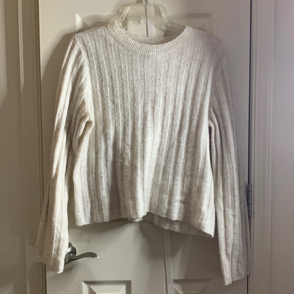 H&M Sweaters - H&M creamy/white color sweater - size MEDIUM.